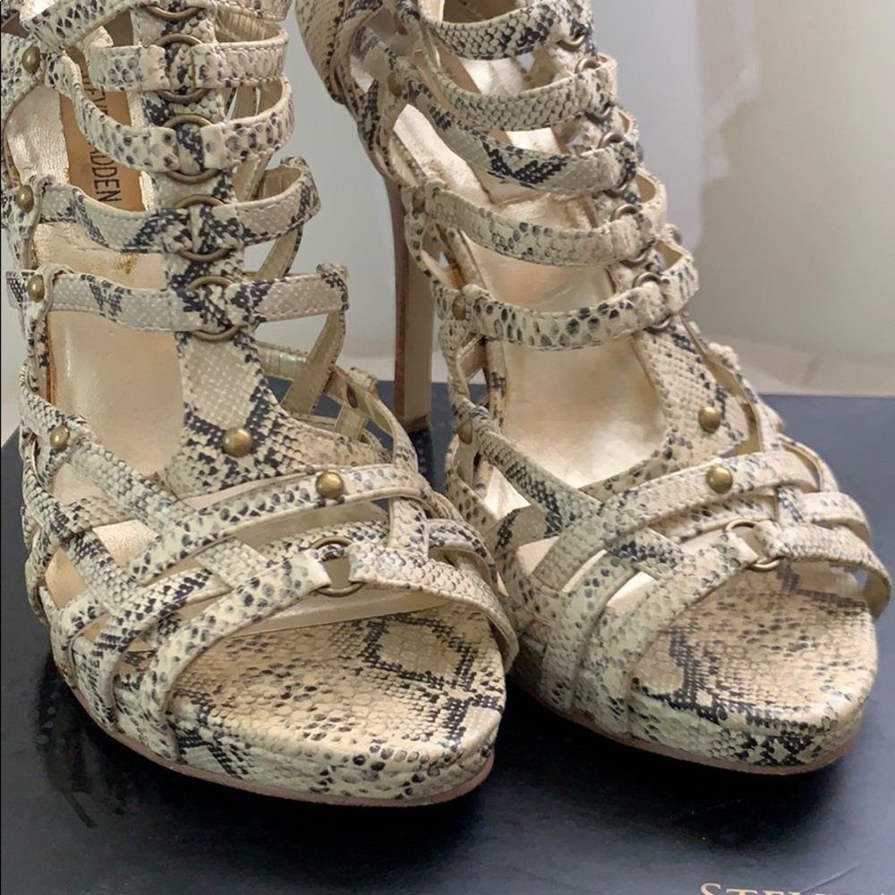 Steve Madden python print heels - Picture 3 of 3